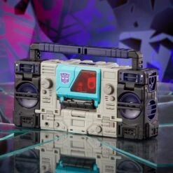 Transformers Generations Shattered Glass Autobot Blaster And Autobot Rewind & IDW's Shattered Glass -- Blaster (Exclusive Hasbro Pulse Variant Cover) -Cheap Hasbro Pulse Store F3926 PROD TRA GEN SG VOY BLASTER 0007 Online 2000SQ