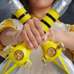 Power Rangers Lightning Collection Mighty Morphin Yellow Ranger Power Daggers -Cheap Hasbro Pulse Store F6479 LS PRG LC YELLOW DAGGERS 007 Online 2000SQ