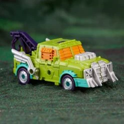 Transformers Buzzworthy Bumblebee Legacy: Evolution Robots In Disguise 2000 Universe Tow-Line -Cheap Hasbro Pulse Store F7017 DIO TRA BB GEN LEGACY DLX 0005 2000px 300DPI