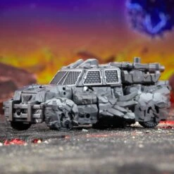 Transformers Legacy United Deluxe Class Infernac Universe Magneous -Cheap Hasbro Pulse Store F8526 DIO TRA GEN LEGACY DLX MAGNEOUS 0009 2000px 300DPI